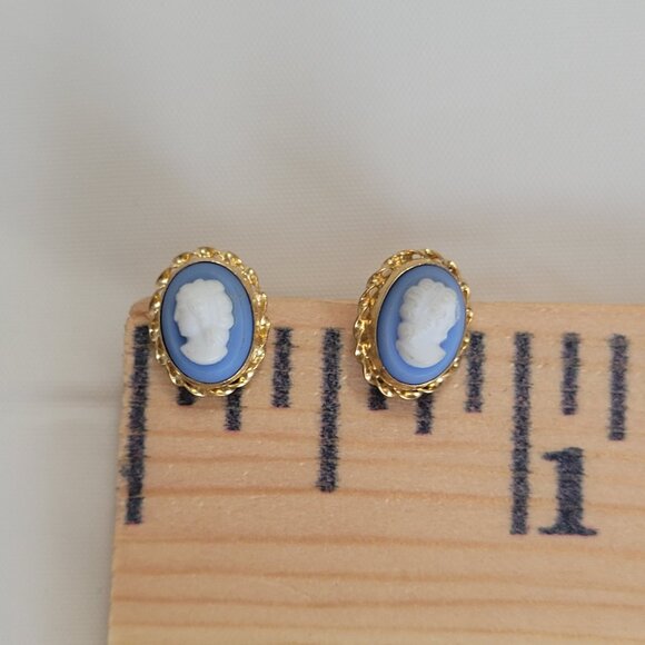 Vintage Blue Cameo 10k Gold Earrings Wedgewood Style - Picture 5 of 12